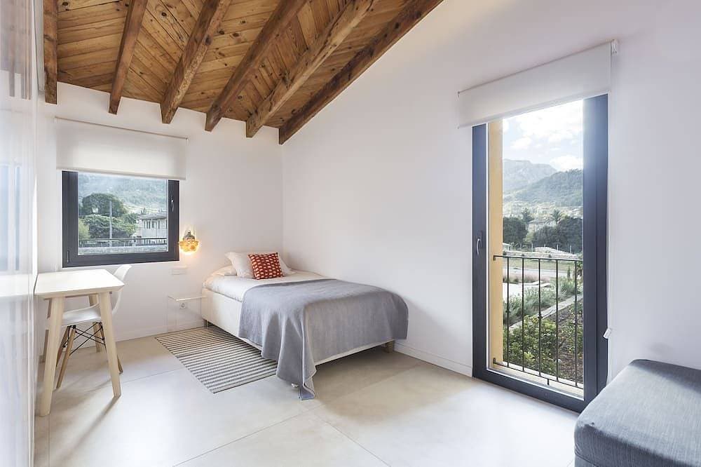 Foto 6 von 30: Exklusive Designer-Steinvilla mit Blick auf die Berge