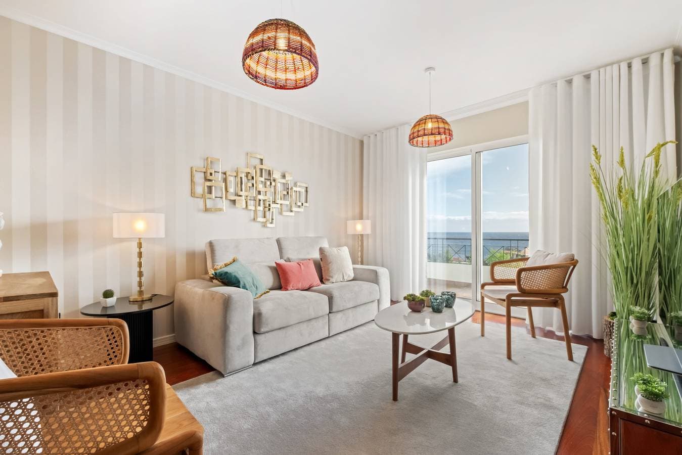 Foto 2 von 28: Exquisite Ocean Apartment by Homie
