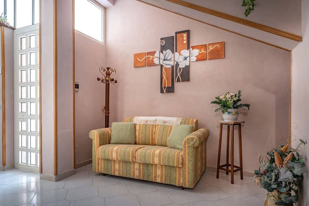 Foto 8 von 30: Die Mispel, Private newly-refurbished 3 bedroom apartment with large terrace, air-conditioning, outd...