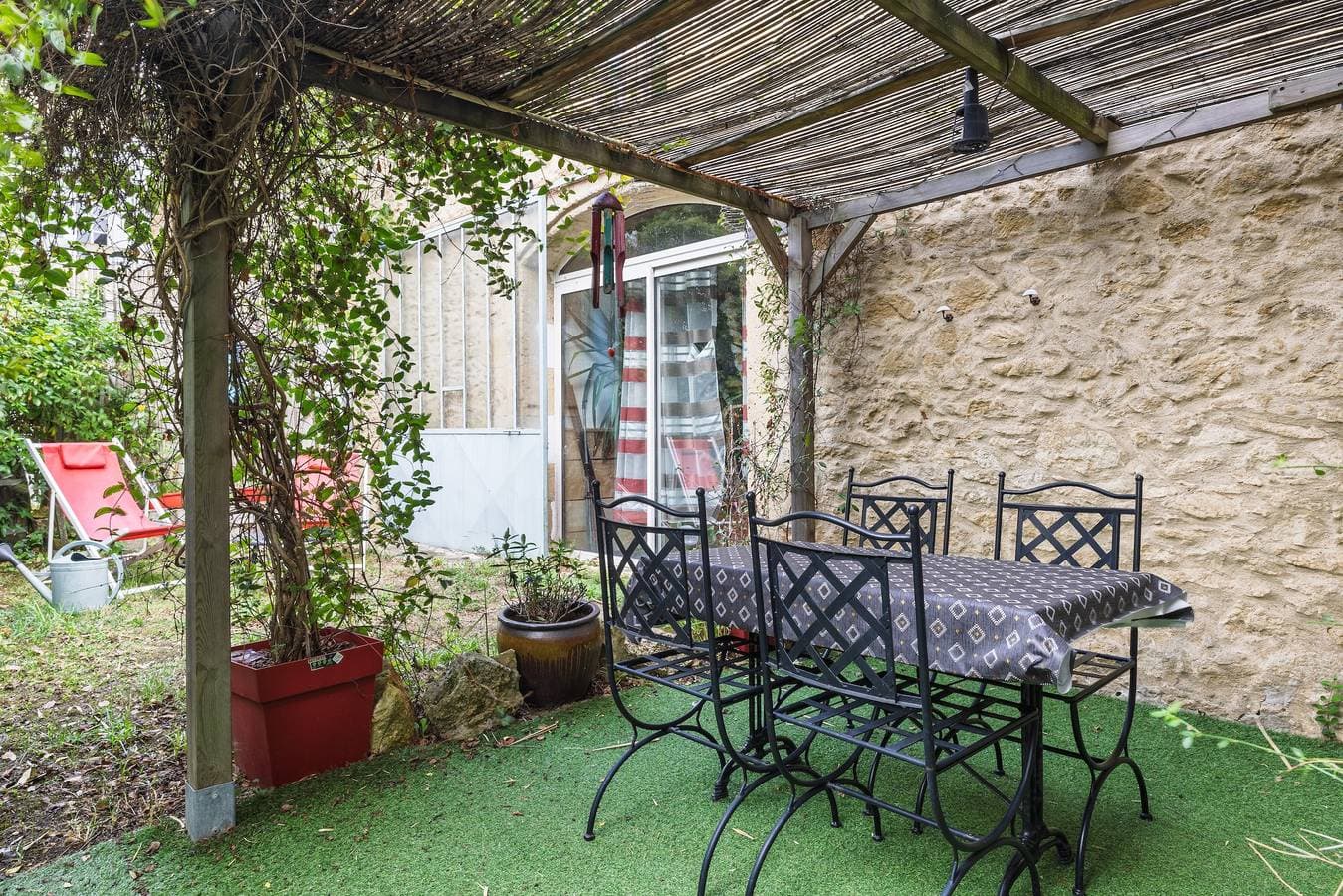 Foto 3 von 26: Le Fil Rouge – Ein gemütliches Ferienhaus zwischen Stein und Design auf dem Land