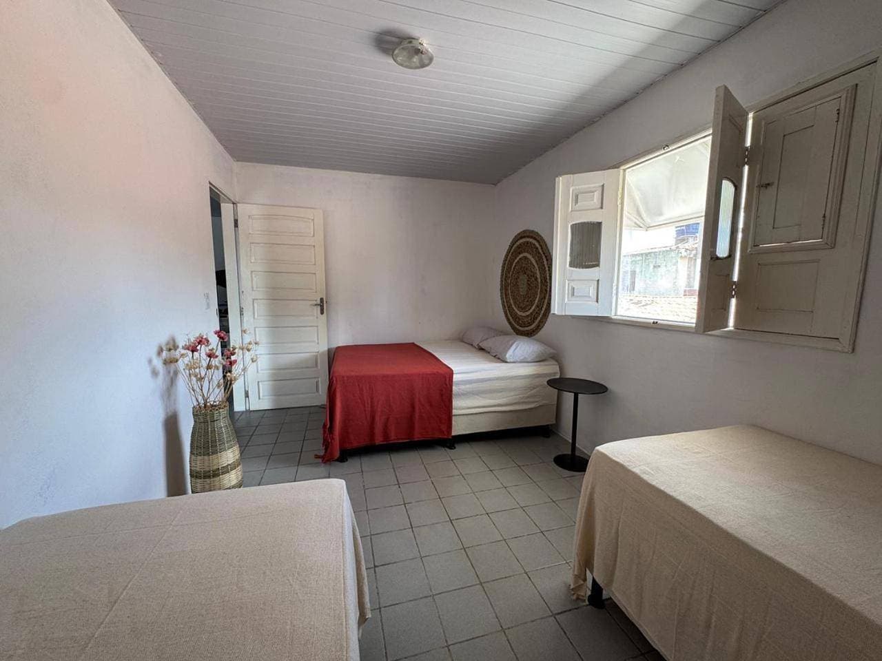 Foto 7 von 9: Economy Quadruple Room with Shared Bathroom