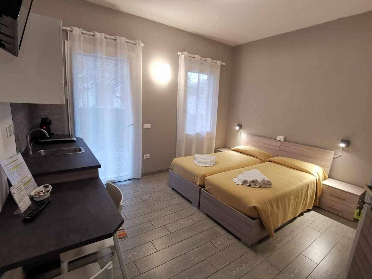 Foto 9 von 25: Twin Room with Private Bathroom