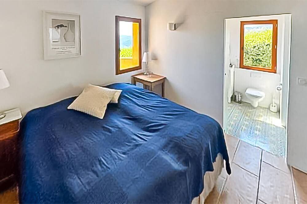 Foto 2 von 17: Nice home in Mons with private swimming pool, can be inside or outside