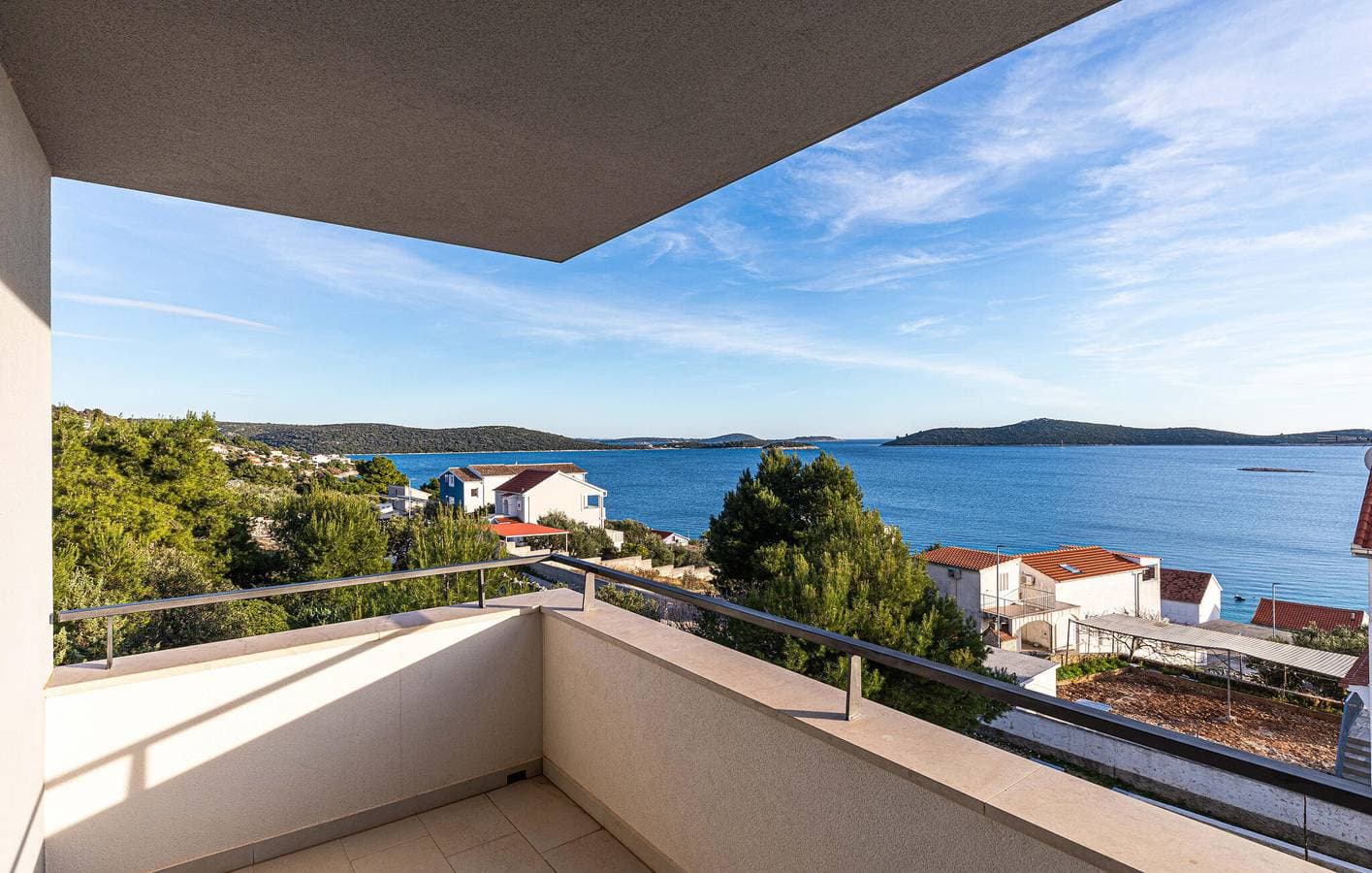 Foto 11 von 40: Wohnung am Meer mit Pool, Küche und Garage – 2,5 km bis zur Küste