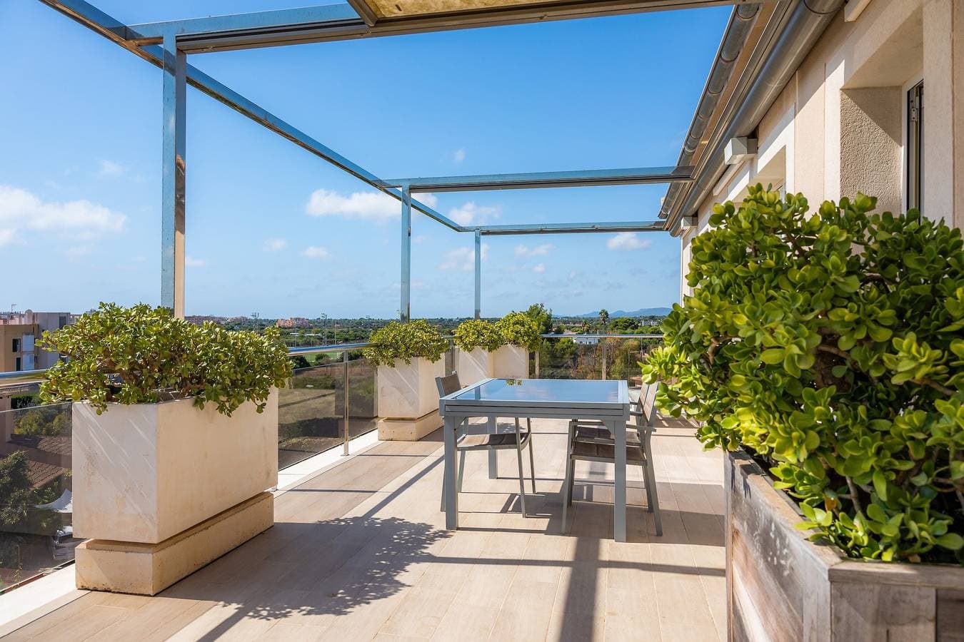 Foto 6 von 25: Unglaubliches Penthouse mit atemberaubender Aussicht auf das Meer und die Berge.
