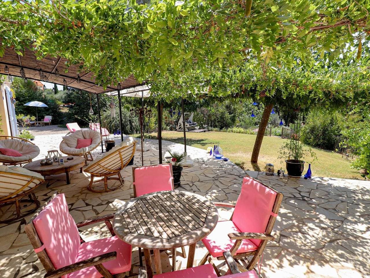 Foto 3 von 44: Herrliche Villa mit Pool und Garten