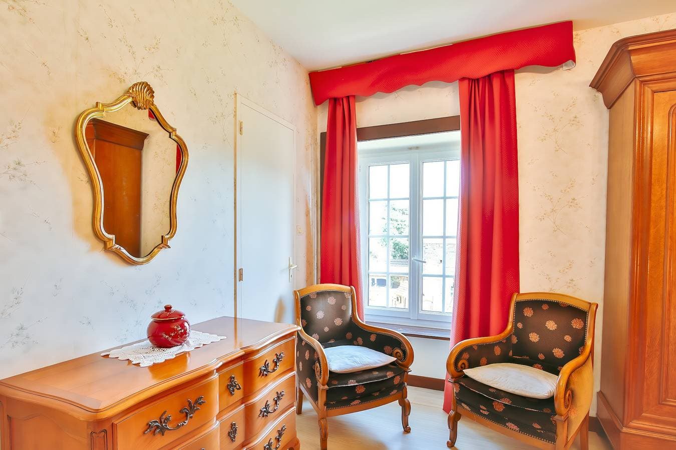 Foto 6 von 26: Authentisches Gästezimmer im normannischen Herrenhaus – hausgemachtes Frühstück inklusive