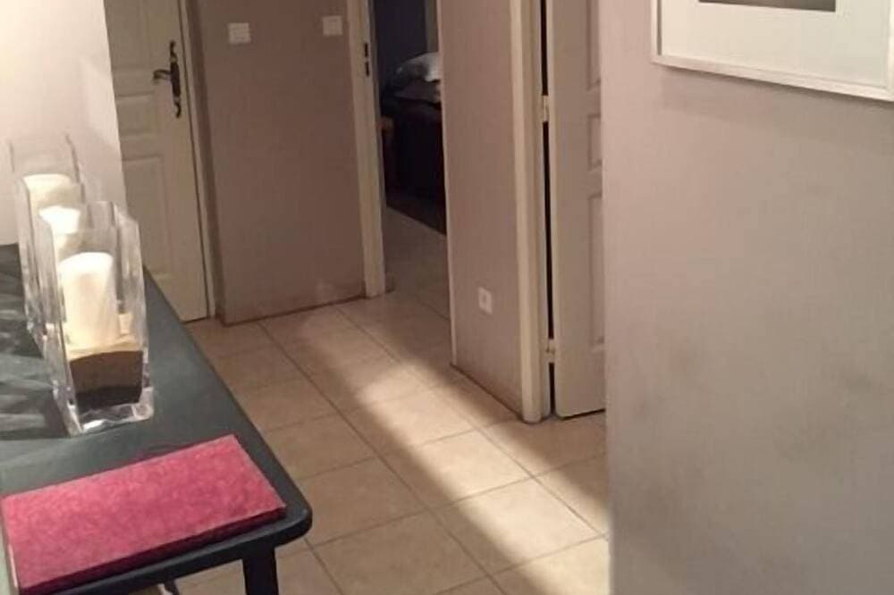Foto 10 von 17: Apartment mit 2 Schlafzimmern, Parkplatz und Aufzug in Lourmarin