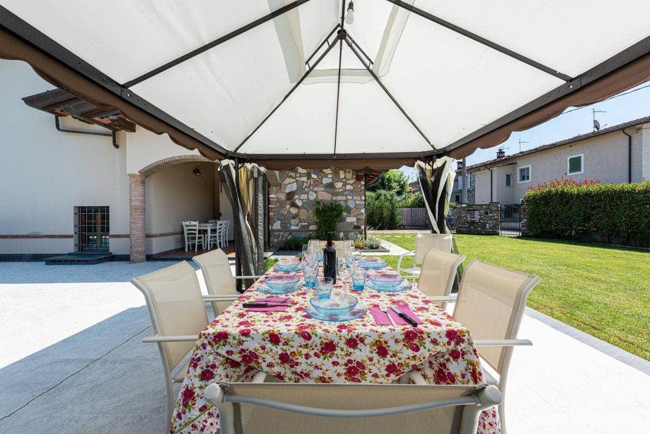Foto 5 von 40: Villa für 10 Personen mit Garten