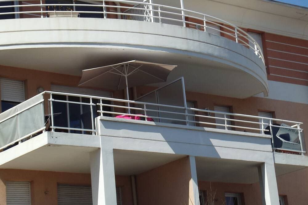 Foto 8 von 21: Modernes, sicheres 1-Schlafzimmer-Apartment mit Meerblick und Pool für 3 Erwachsene