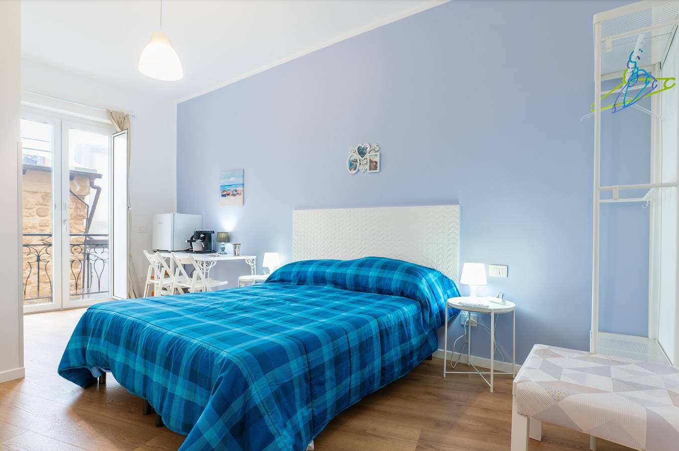 Foto 3 von 26: Zimmer 'Donna Letizia – Doppelzimmer' mit Balkon, WLAN und Klimaanlage