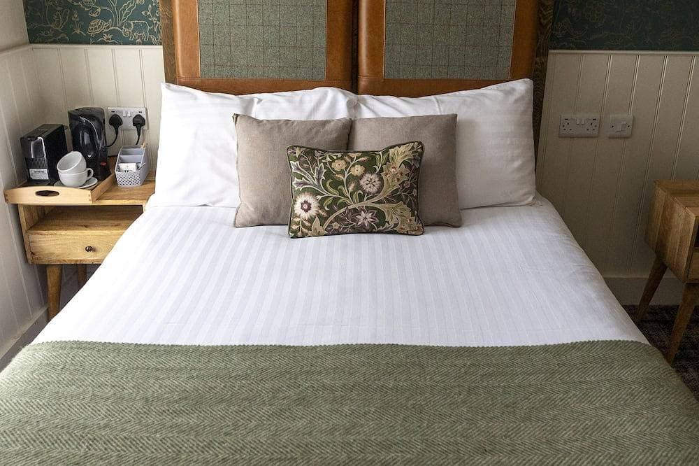 19th century Inn with luxury accommodation & free breakfast 1