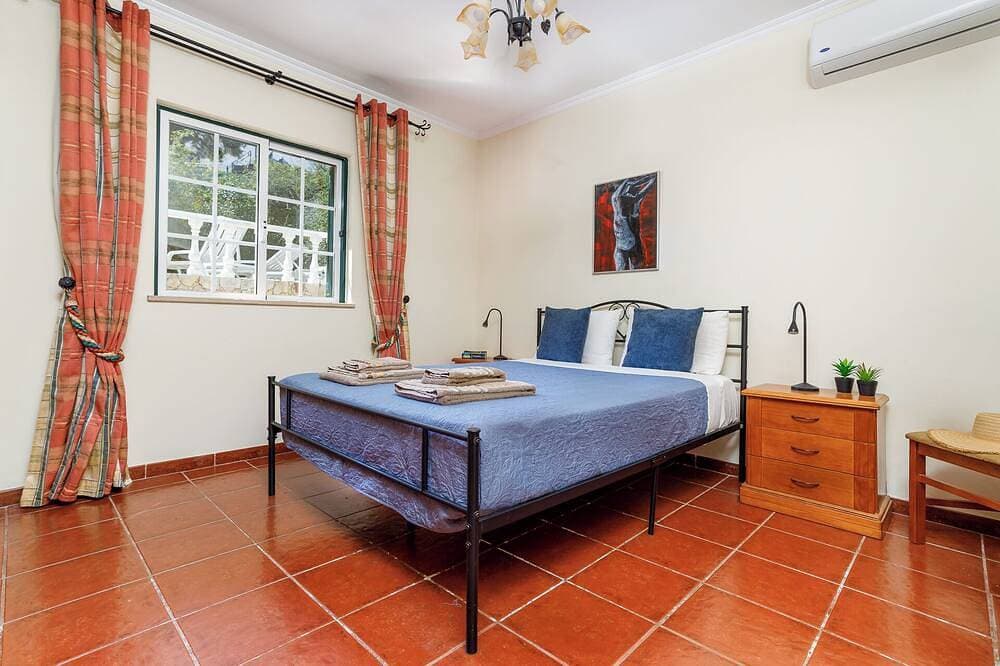 Foto 7 von 30: Charmanter, freistehender Bungalow mit privatem Pool, 5 Minuten von Praia Verde 94153 / Al entfernt
