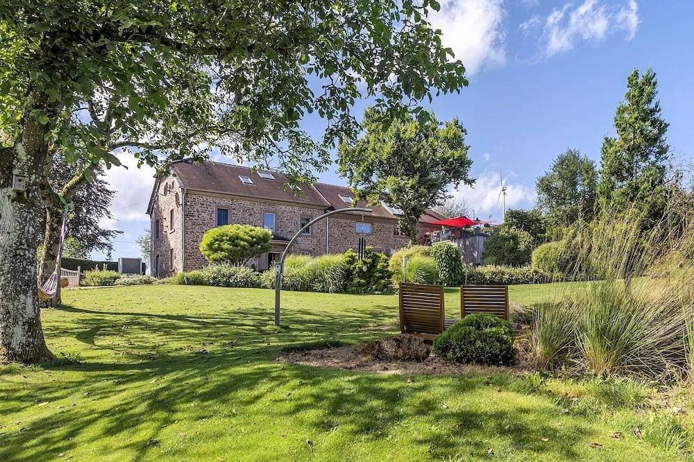 Amazing home in Feuerscheid 1