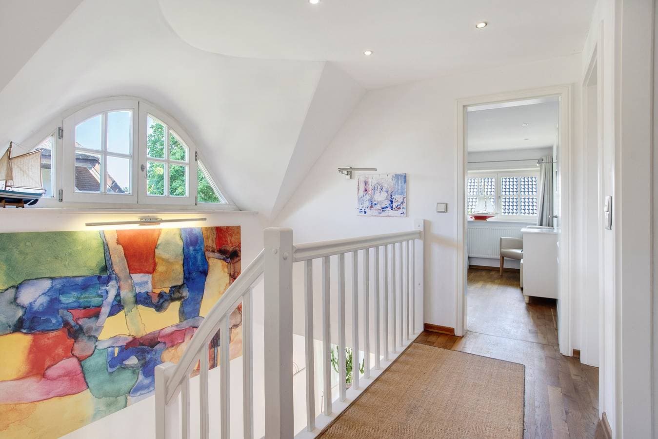 Foto 13 von 29: Ferienhaus "5 Sterne Reetdachhaus Wildröschen" mit privaten Terrassen, Garten und WLAN