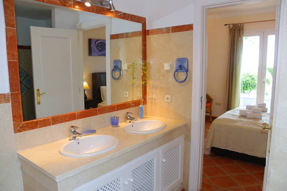 Foto 6 von 30: Luxus-Erdgeschoss-Wohnung mit Meerblick, privater Garten, Pool- und Meerzugang