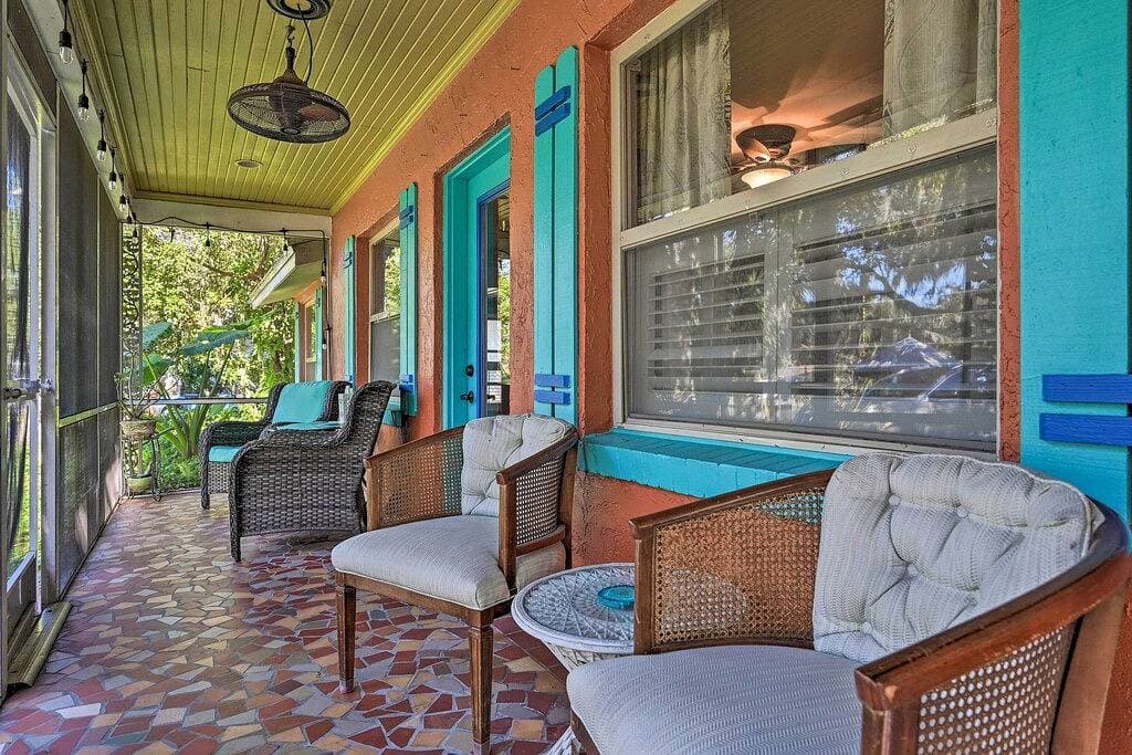 Foto 7 von 44: Riverfront Getaway w/ Hot Tub & Game Room!