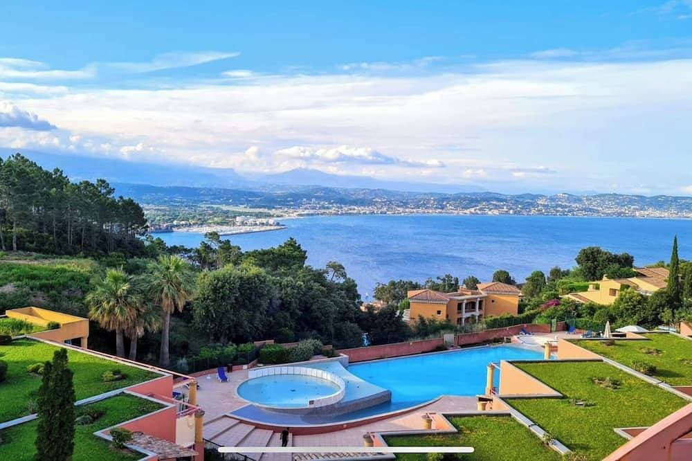 Impressionnante View of the sea and the bay of Cannes Vtt swimming pool at the foot of the Esterel m... 1
