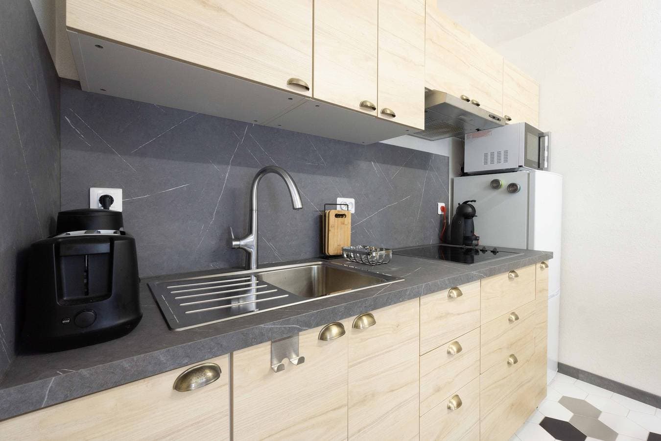 Foto 10 von 13: Einzimmerapartment 'Charmant 2' mit Bergblick, Balkon und Wi-Fi