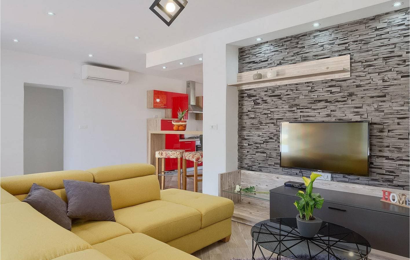 Foto 5 von 46: Geräumige 150 m² große Wohnung mit Pool, WLAN und Parkplatz in Koromani