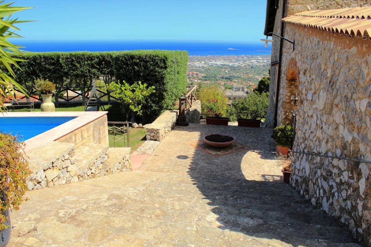 Foto 4 von 5: Villa with Private Pool
