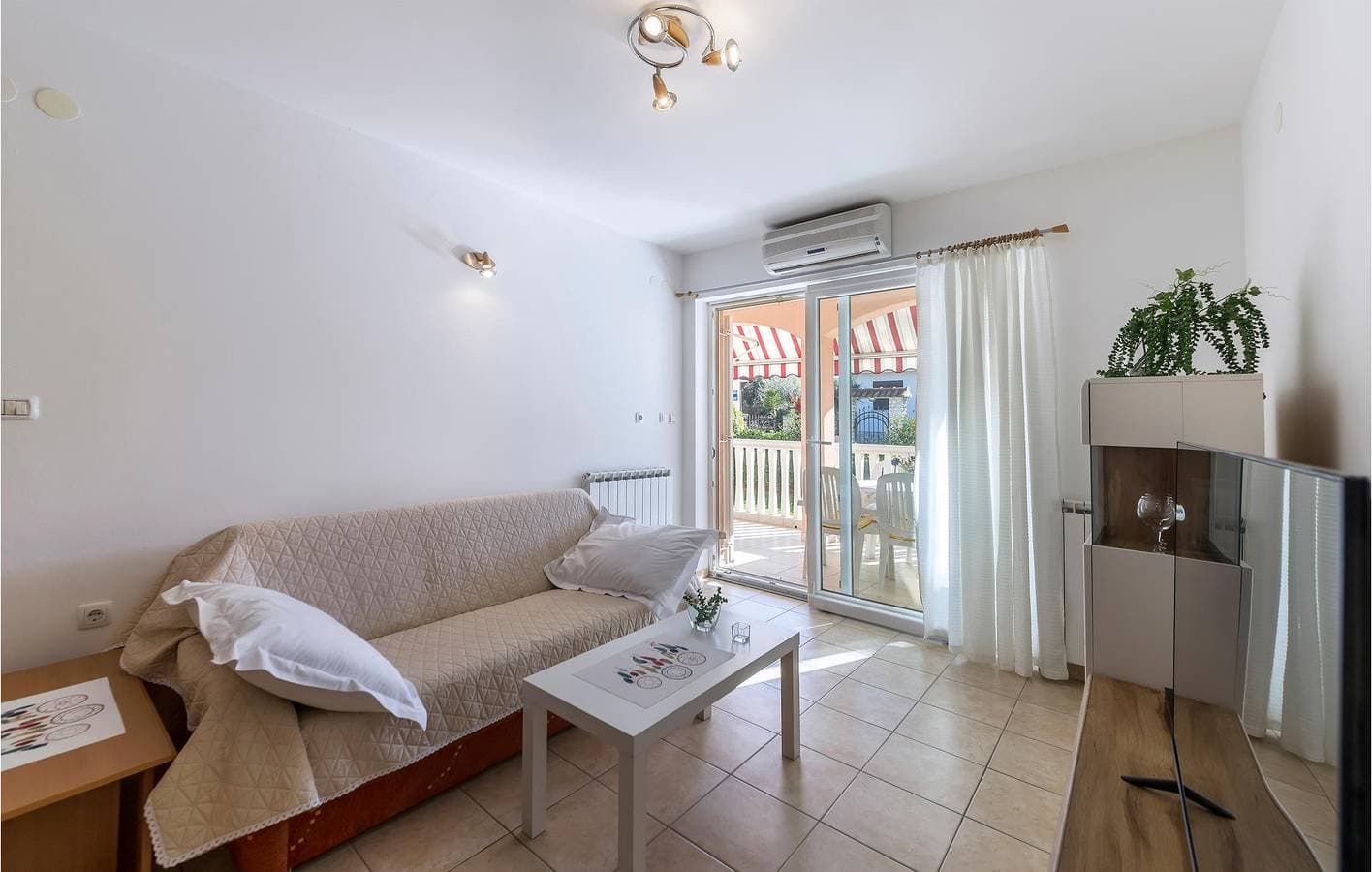 Foto 10 von 20: Gemütliche Ferienwohnung mit WLAN, Parkplatz und Terrasse – 1,5 km vom Strand von Fažana entfernt