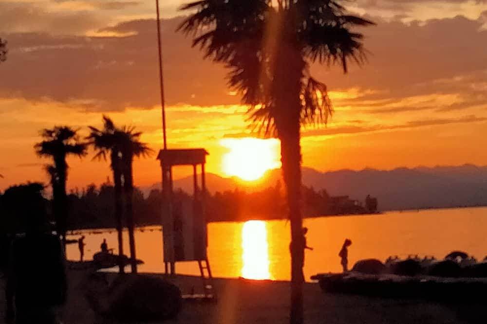 At Lake Garda in the greenery and tranquility. 1