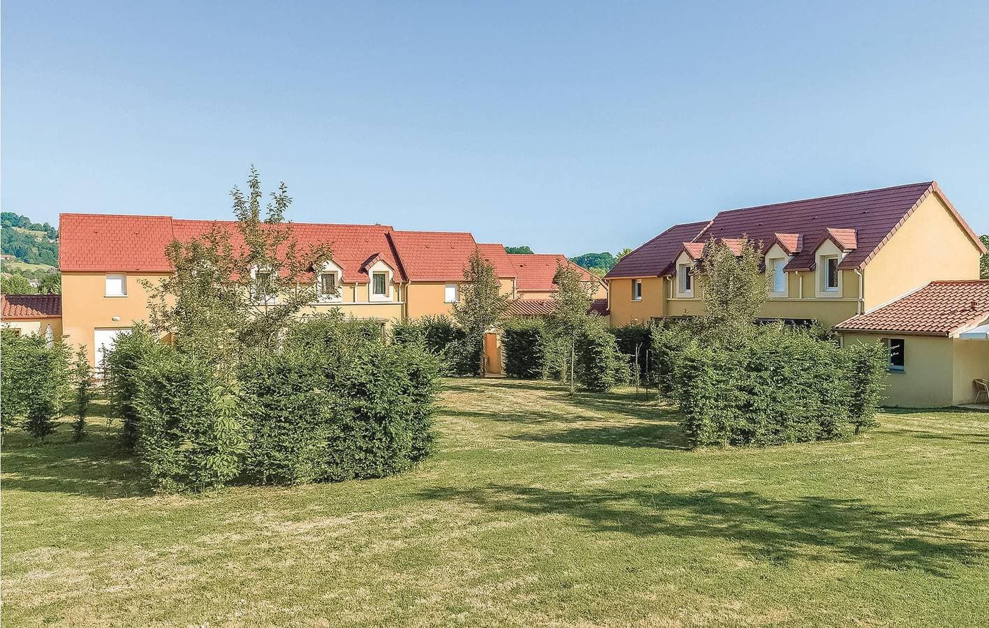 Terrassenwohnung mit Pool, Parkplatz & WiFi 1