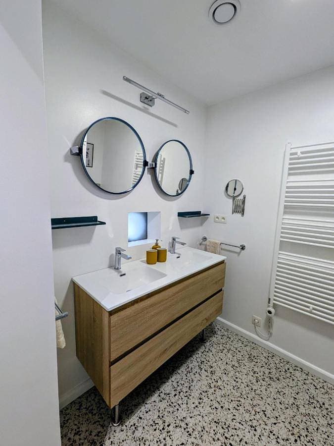 Foto 4 von 38: Deluxe One-Bedroom Apartment with Garden View