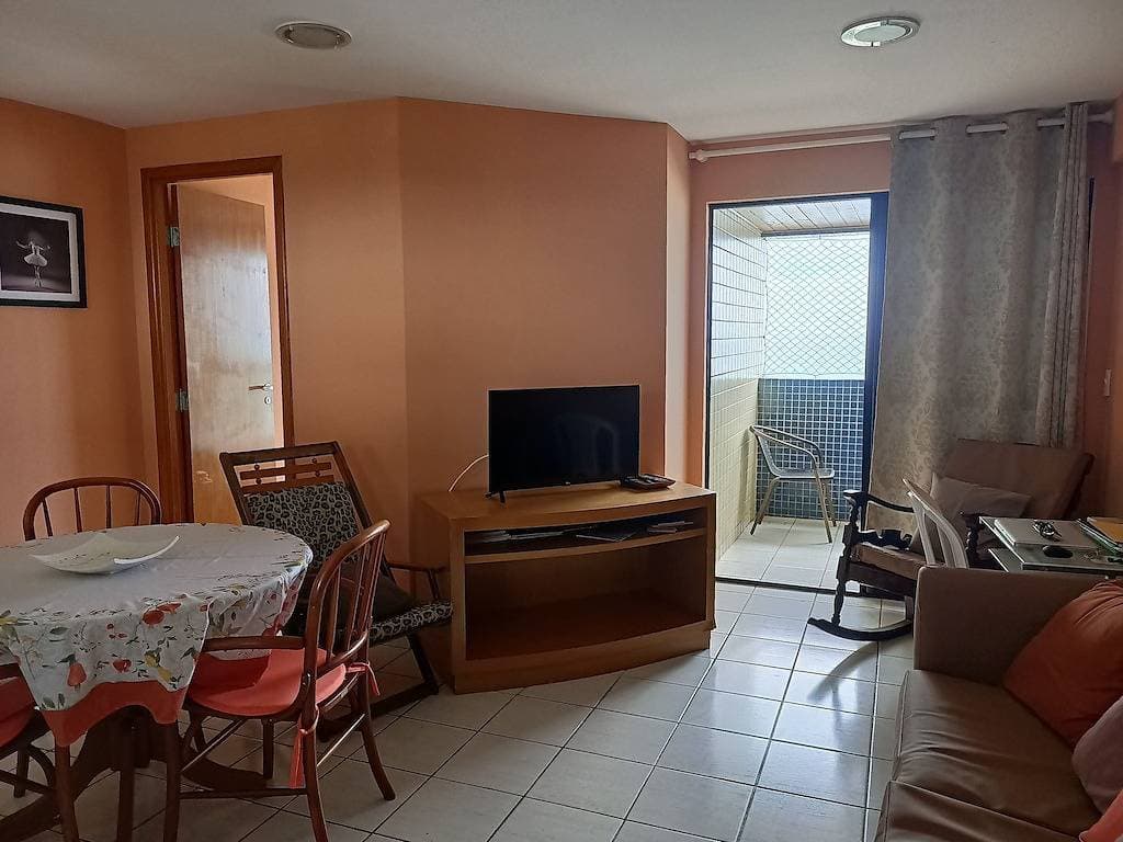 Foto 3 von 19: 2 Bed Apartment Sleeps 4 - Pool & Private Garden