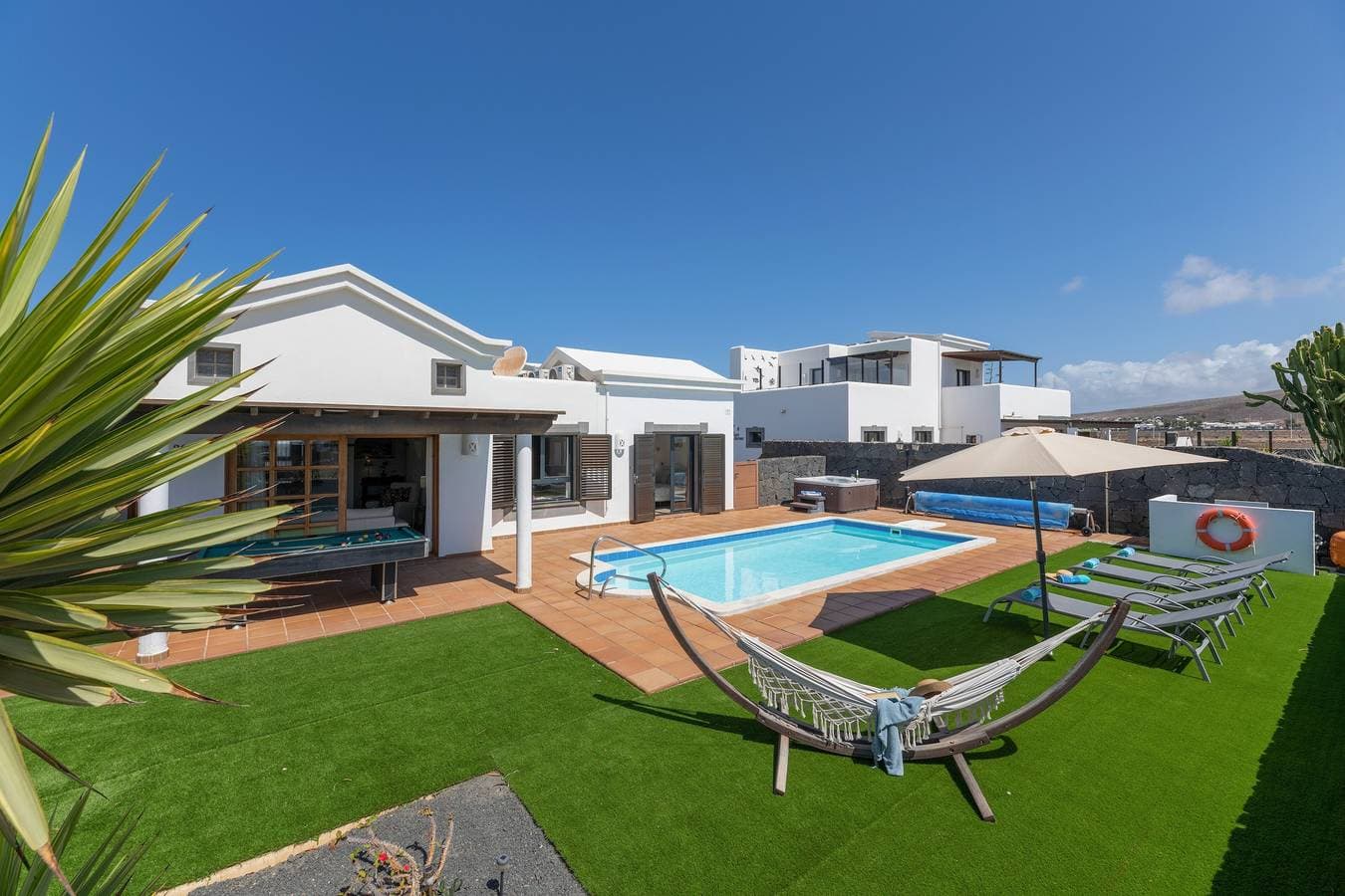 Villa Ambar Cherry 1