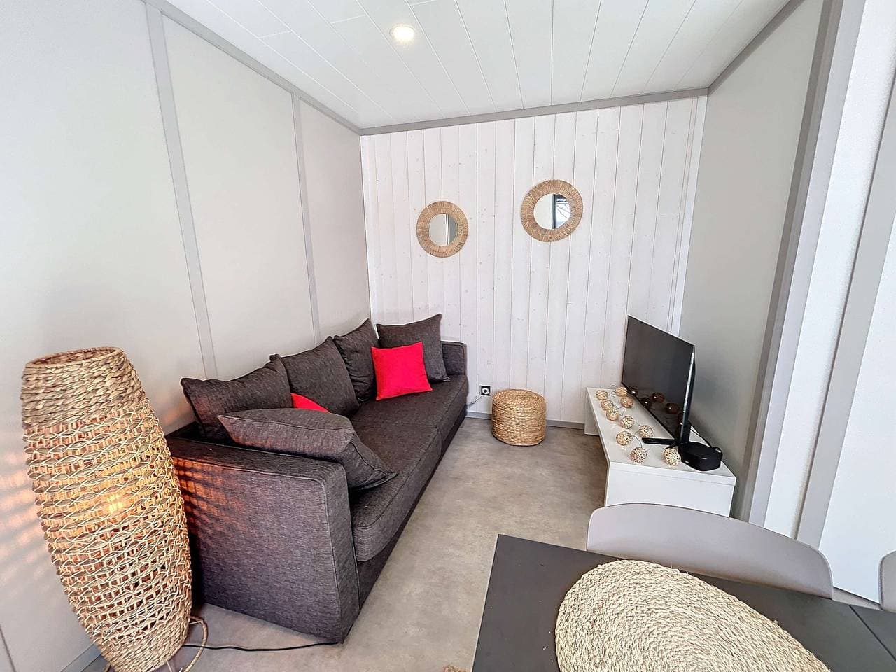 Foto 4 von 34: Gemütliches Ferienhaus mit beheiztem Pool, 4 Schlafplätze und privater Terrasse