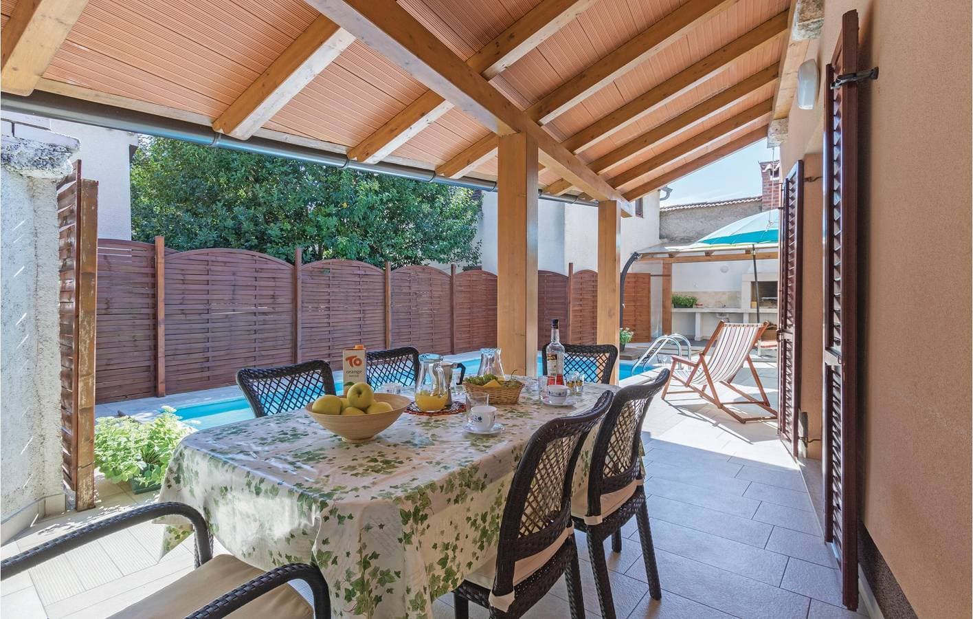 Foto 2 von 36: Gemütliche 2-Zimmer-Wohnung mit Pool und Terrasse, 800 m vom Strand Pomer entfernt