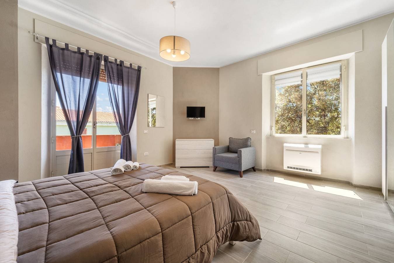 Foto 5 von 23: Ferienhaus 'Appartamento Elegante Carbonia' mit Balkon, WLAN und Klimaanlage