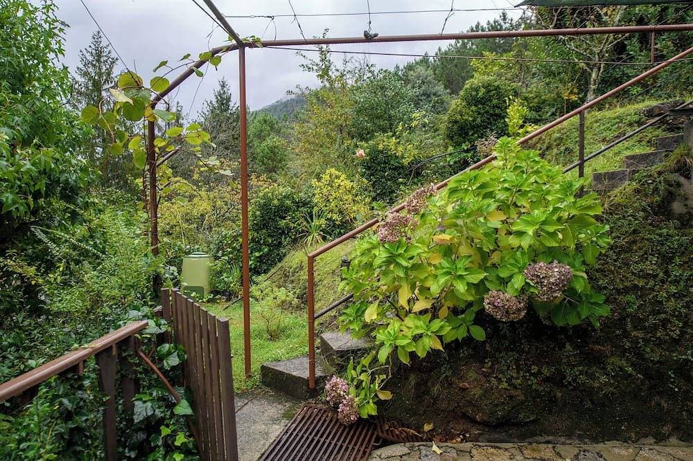 Foto 13 von 30: Ferienhaus mit privatem Pool, Blick auf Berge und Damm-Free WiFi