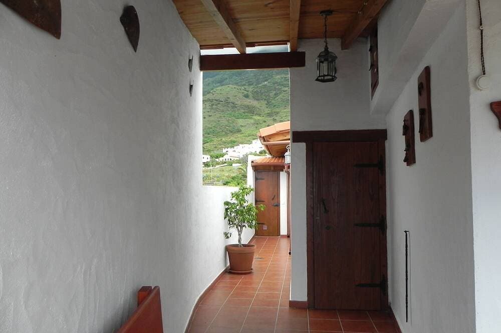 Foto 12 von 20: Schönes Landhaus mit Terrasse, Meer- und Bergblick