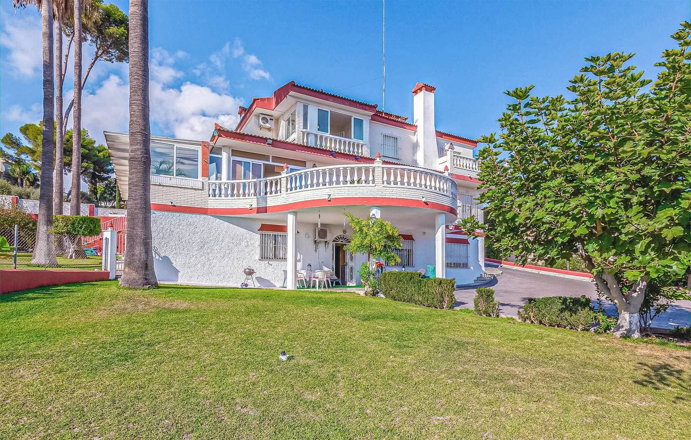Gemütliches Apartment mit Pool, Parkplatz und Terrasse, nahe dem Strand und dem Stadtzentrum 1