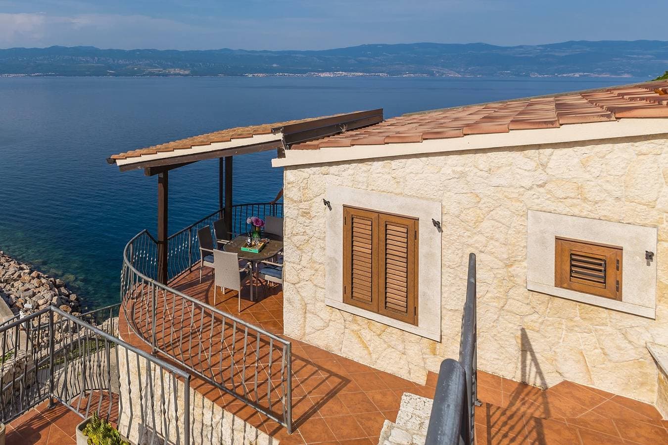 Foto 13 von 61: Ferienhaus Bella Mare mit herrlichem Meerblick 50m vom Strand in Vrbnik auf der Insel Krk