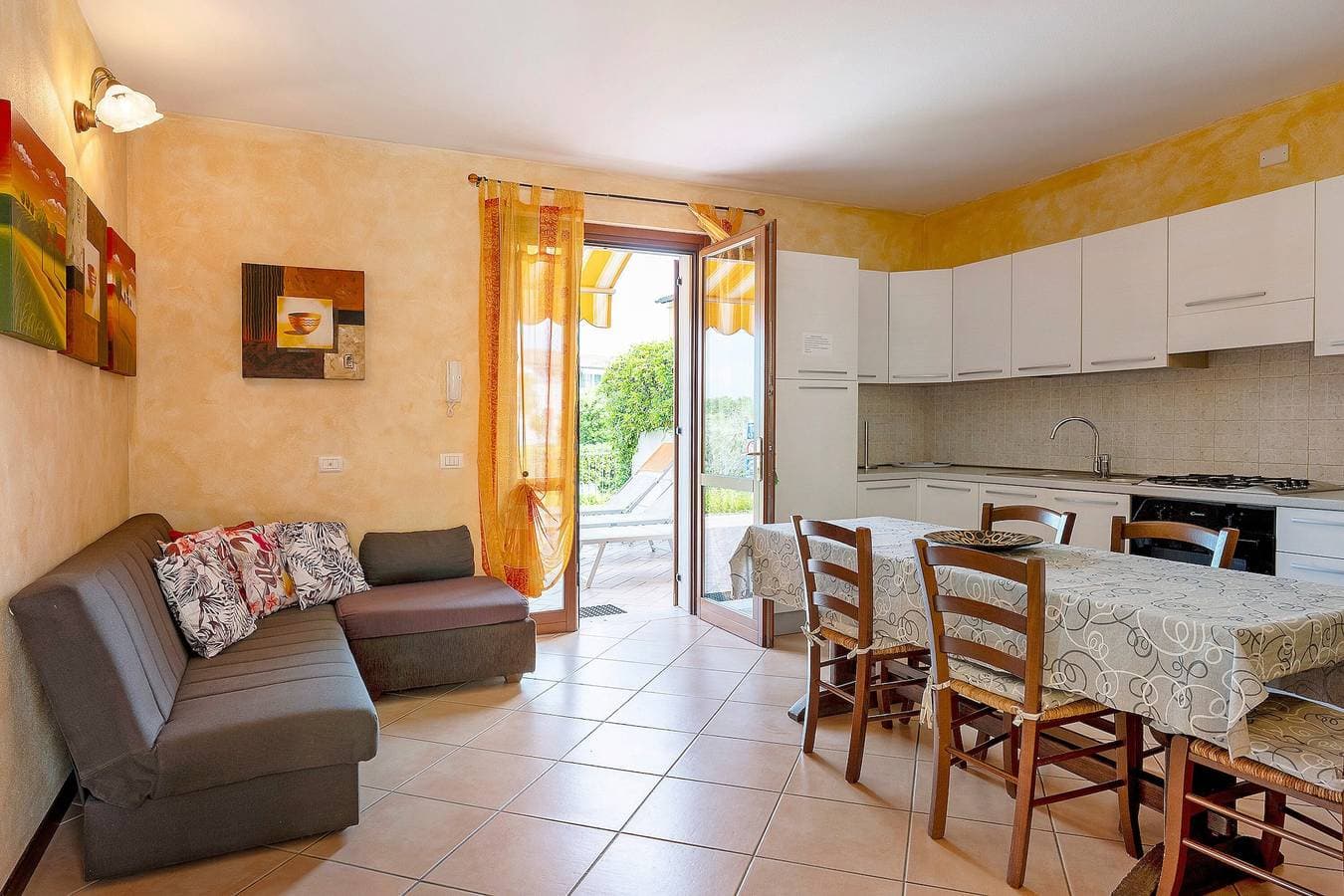 Foto 7 von 34: Appartamento Gigli mit Garten, Gemeinschaftspool, WLAN und Klimaanlage