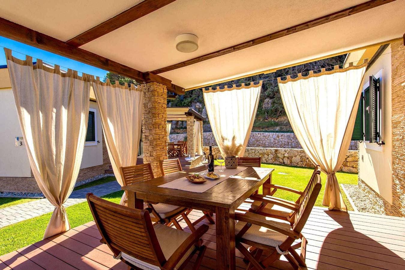 Foto 3 von 29: Ferienhaus mit Pool und Klimaanlage