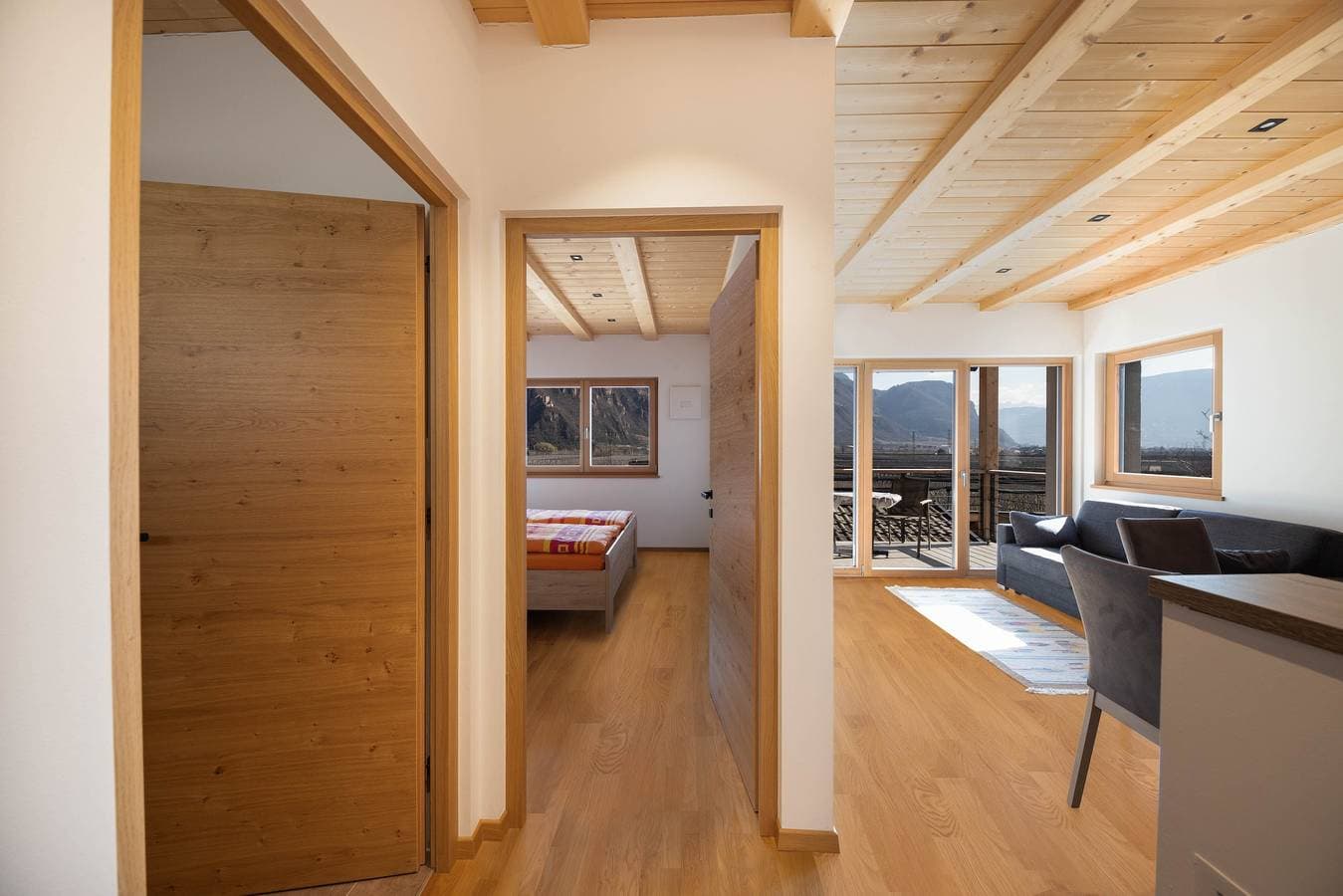 Foto 7 von 25: Helle Ferienwohnung "1 Weger" mit Panoramablick auf die Berge, WLAN & Balkon