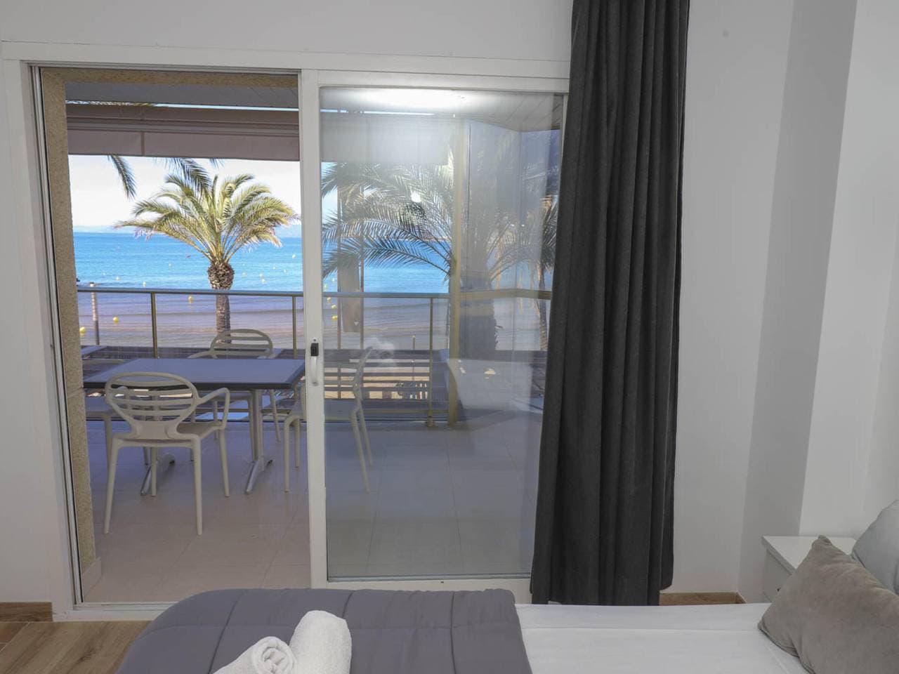 Foto 11 von 20: Modernes Apartment mit Meerblick, direktem Strandzugang und großer Terrasse in Salou