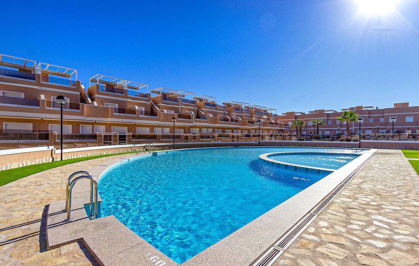 Foto 11 von 24: Appartement am Strand mit Parkplatz, Pool, Terrasse und Internet