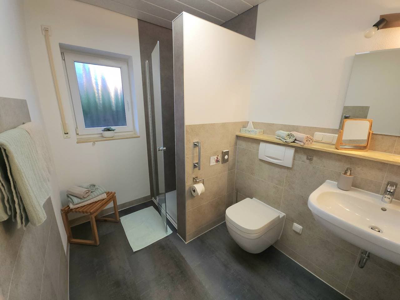 Foto 8 von 35: Ferienwohnung 'Scheurebe' mit privatem Balkon, Gemeinschaftsterrasse und Gemeinschaftsgarten