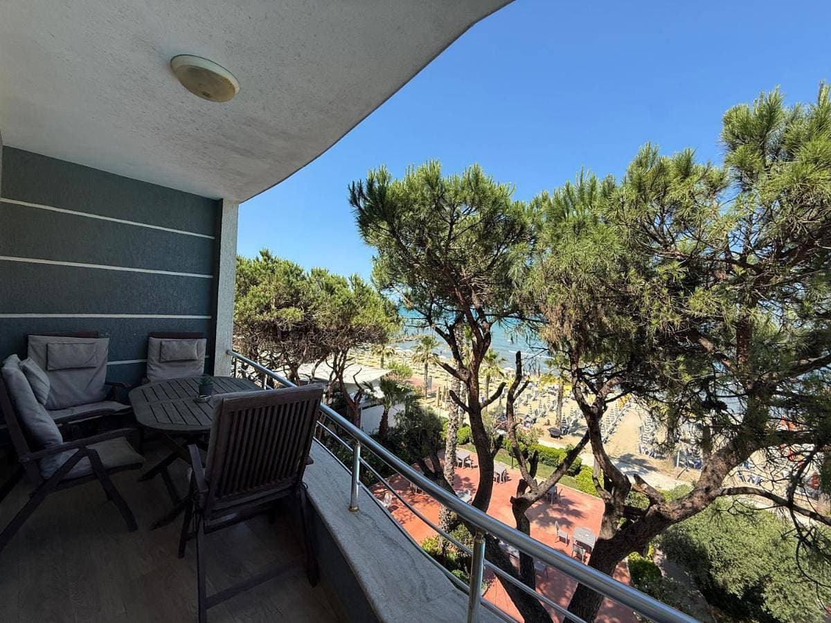 Mia's Sea View Apartment 1