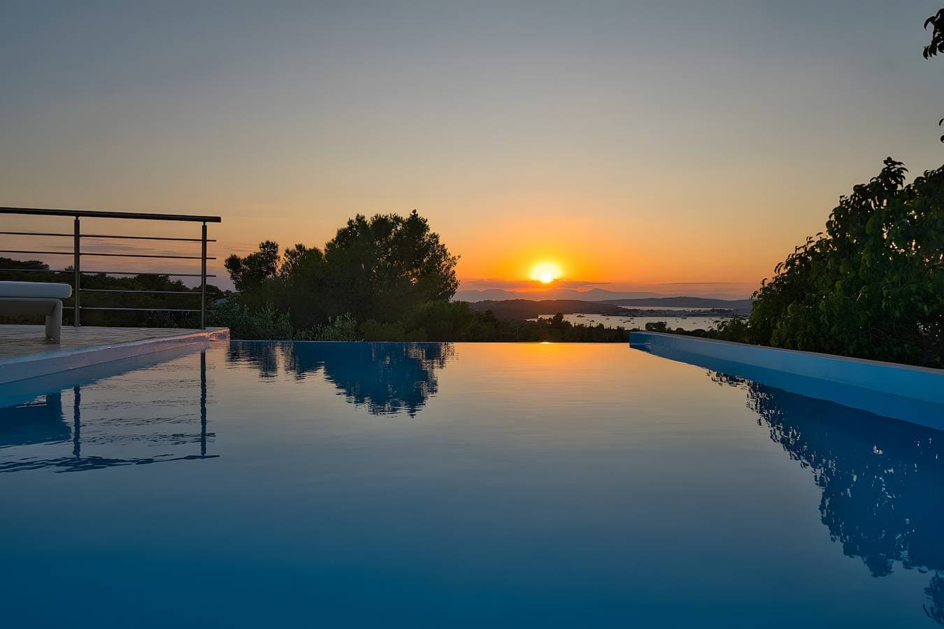 Foto 9 von 28: Heli View Apartment mit privatem Pool und Meerblick