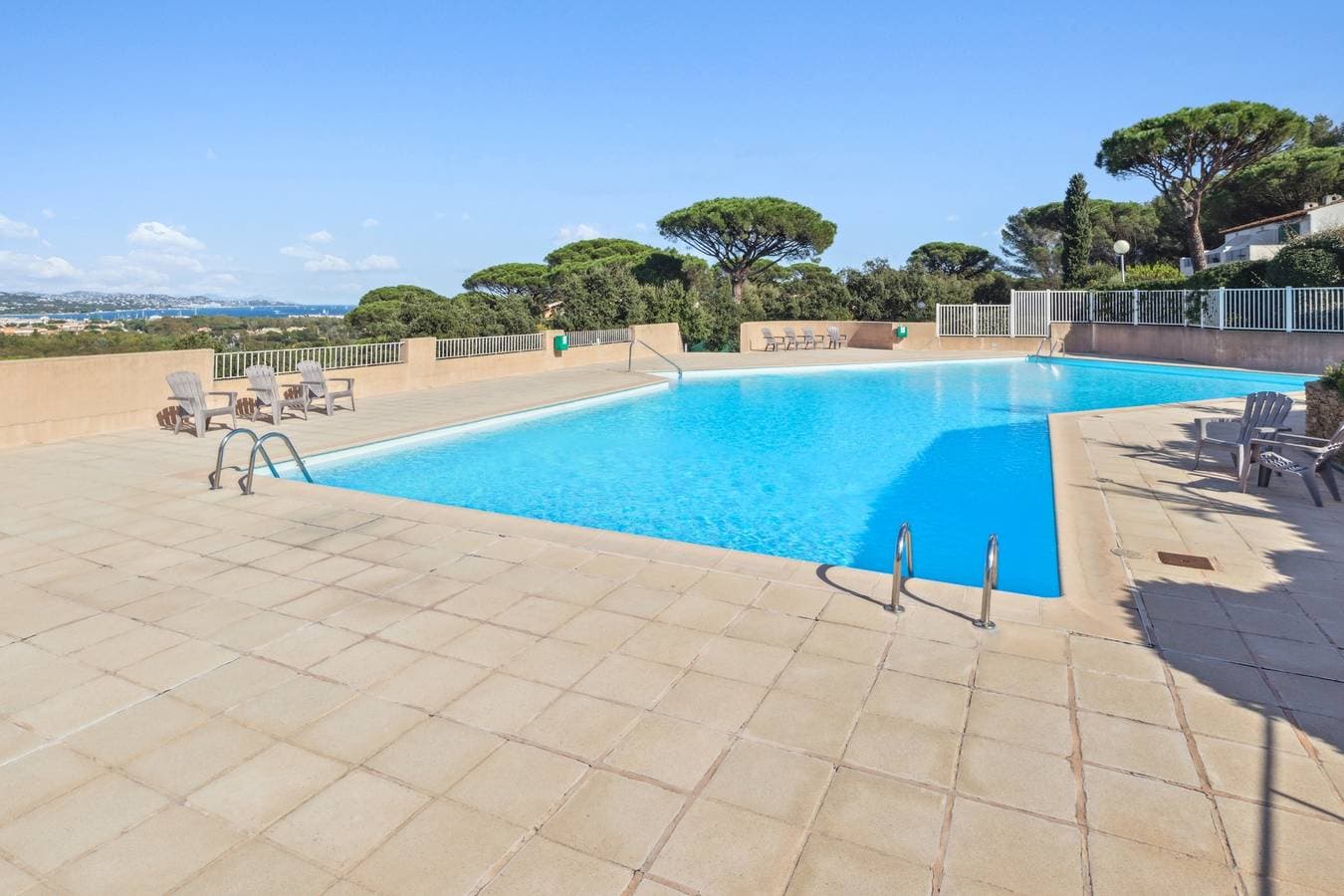 Foto 2 von 22: Ferienhaus für 4 Personen mit Pool