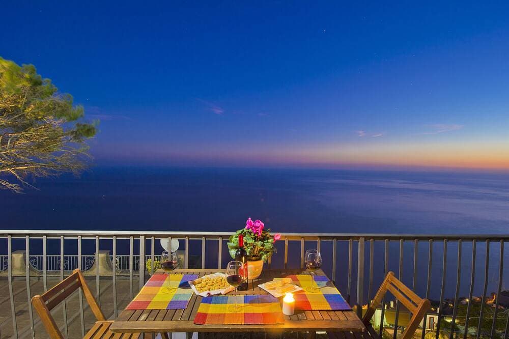 Foto 13 von 20: Emerald apartment with stunning panoramic sea view Amalfi Coast
