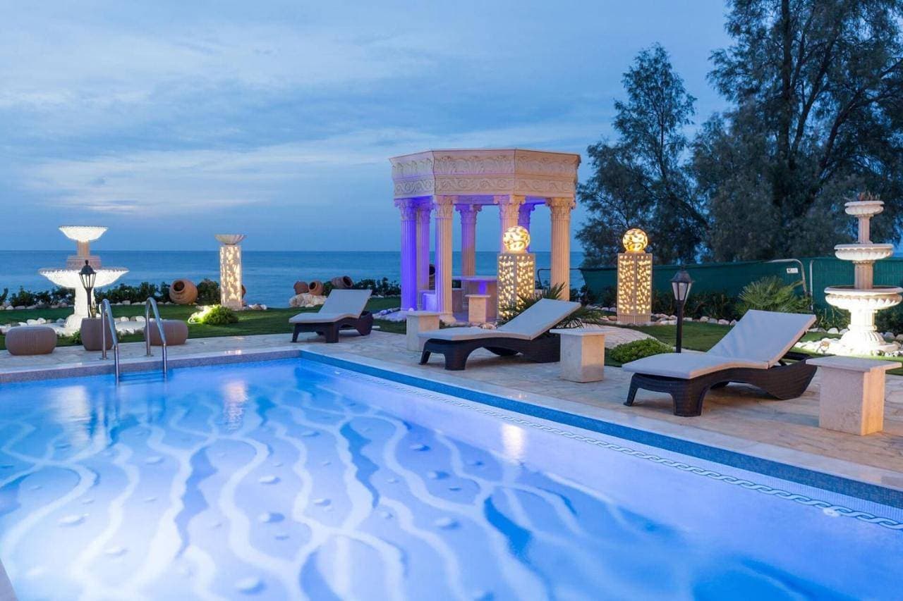 Luxury Beachfront Villa with a Pool 1