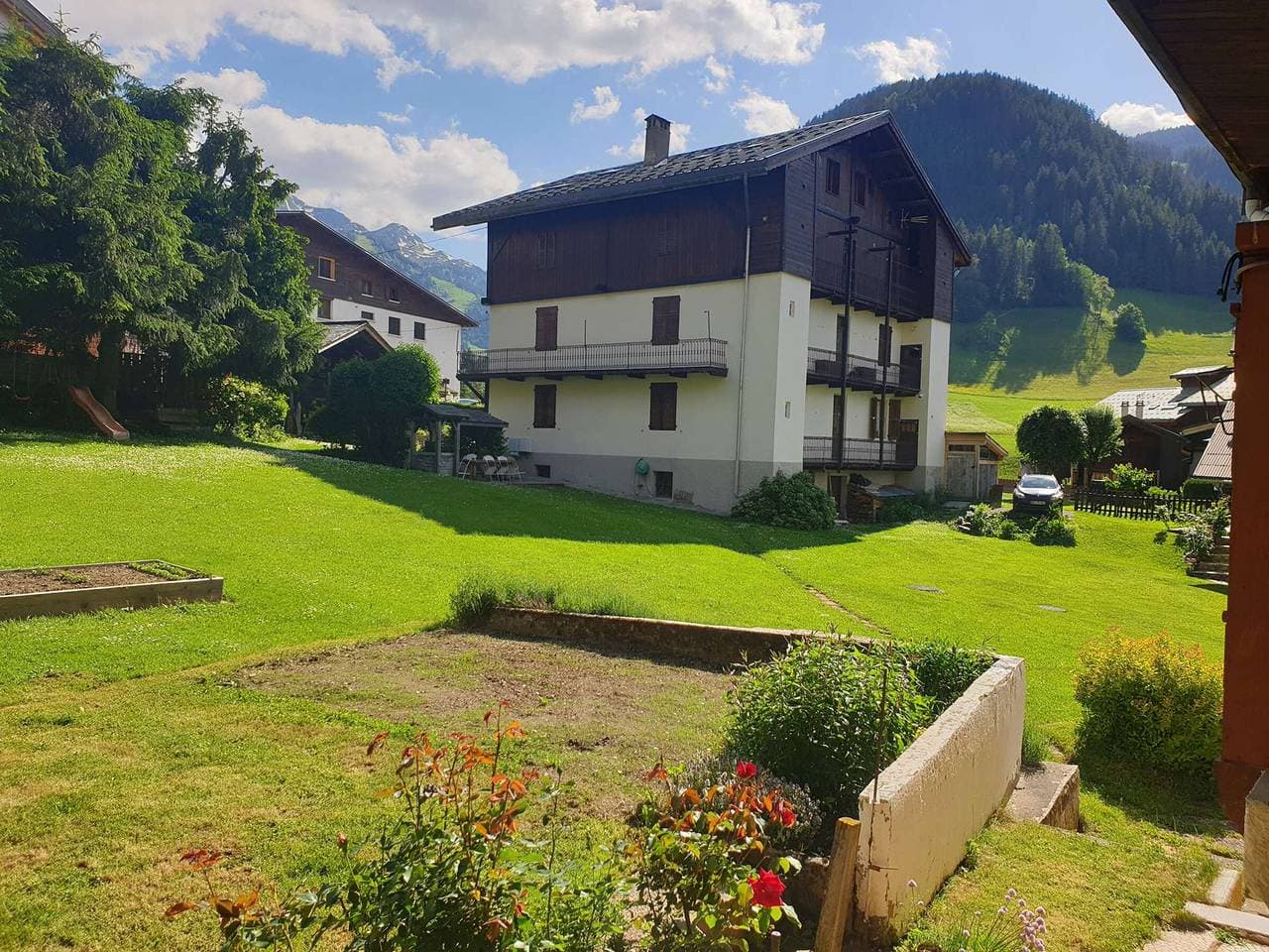 Foto 11 von 15: Gemütliches Chalet im Dorfzentrum mit Garten, Balkon & Parkplatz – Perfekt für 2-3 Personen